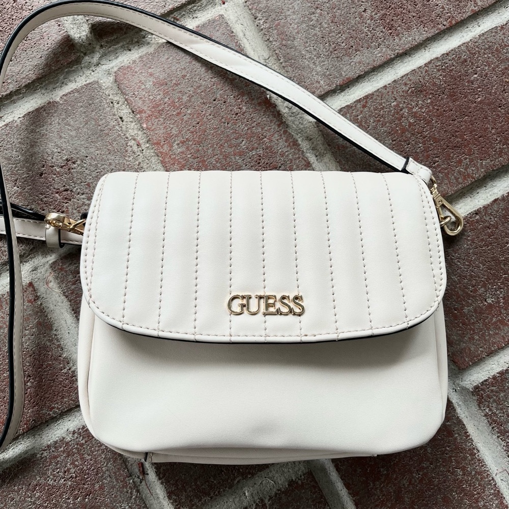 Guess Crossbody Purse!!